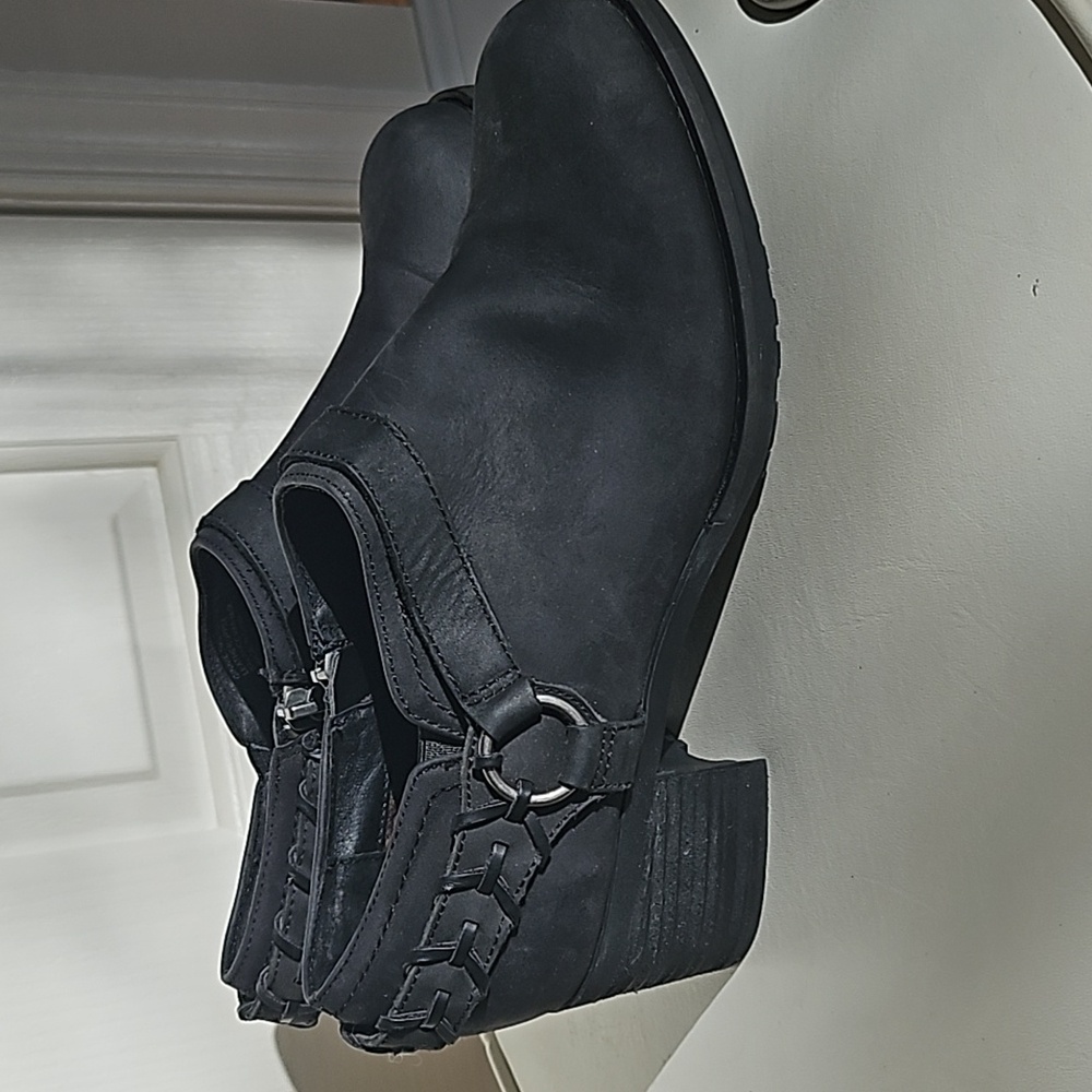 Tara M Leather Perfect Short Boots Size 8.5